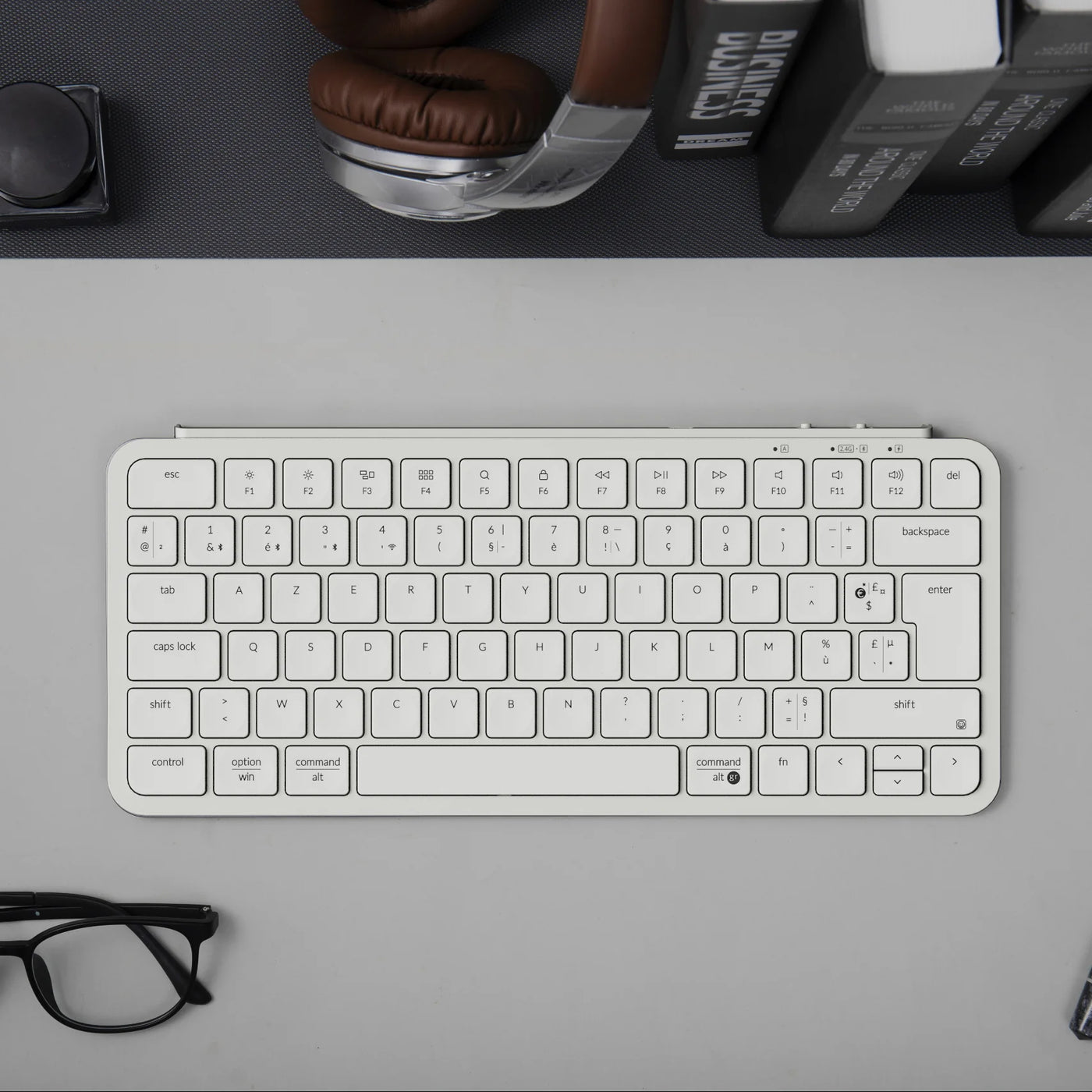 B1_Pro_ISO_white.webp__PID:dd5bf128-58f3-4286-82d8-8654325b4728